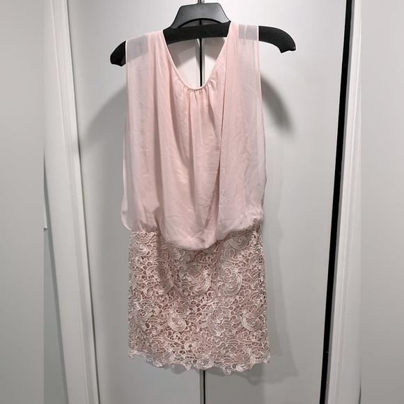 Aidan Mattox Dresses & Skirts - Aidan Mattox Cocktail Dress with a hint of ✨LACE✨